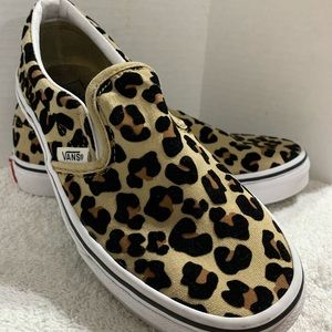 SOLD——-Vans Girls Leopard print slip on tennis shoes size 3